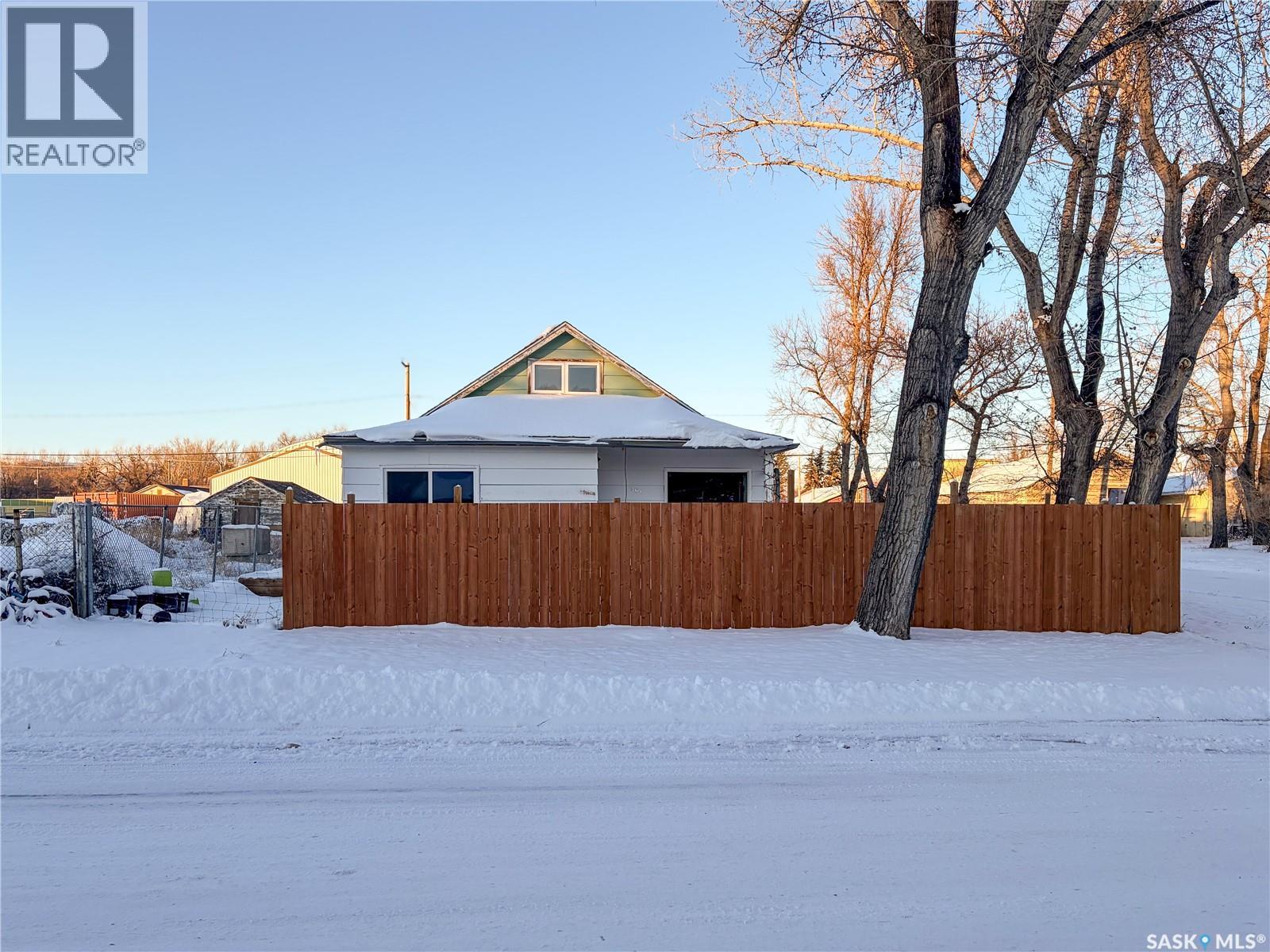 301 Front Street, Eastend, Saskatchewan  S0N 0T0 - Photo 5 - SK025154
