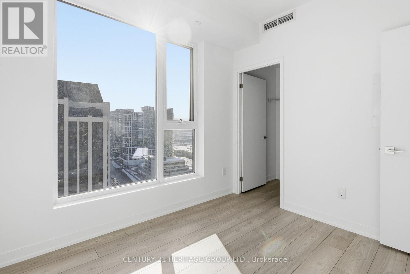 2019 - 10 Abeja Street, Vaughan, Ontario  L4K 0R4 - Photo 11 - N12597924