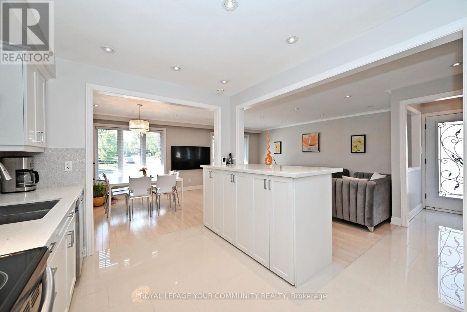 26 Kemano Road, Aurora, Ontario  L4G 2Y3 - Photo 10 - N12597974