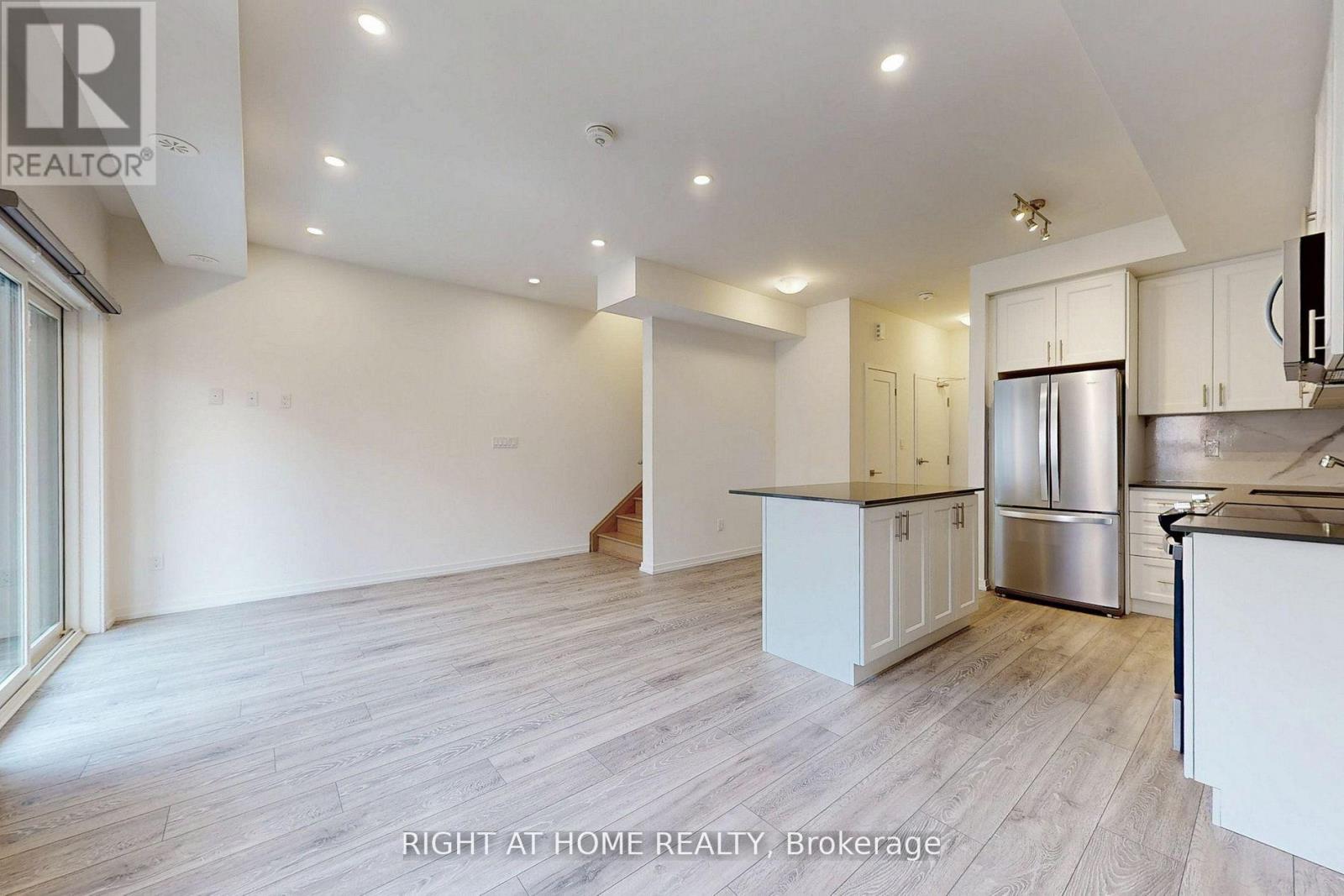 4 - 17 Lytham Green Circle, Newmarket, Ontario  L3Y 0H4 - Photo 10 - N12597976