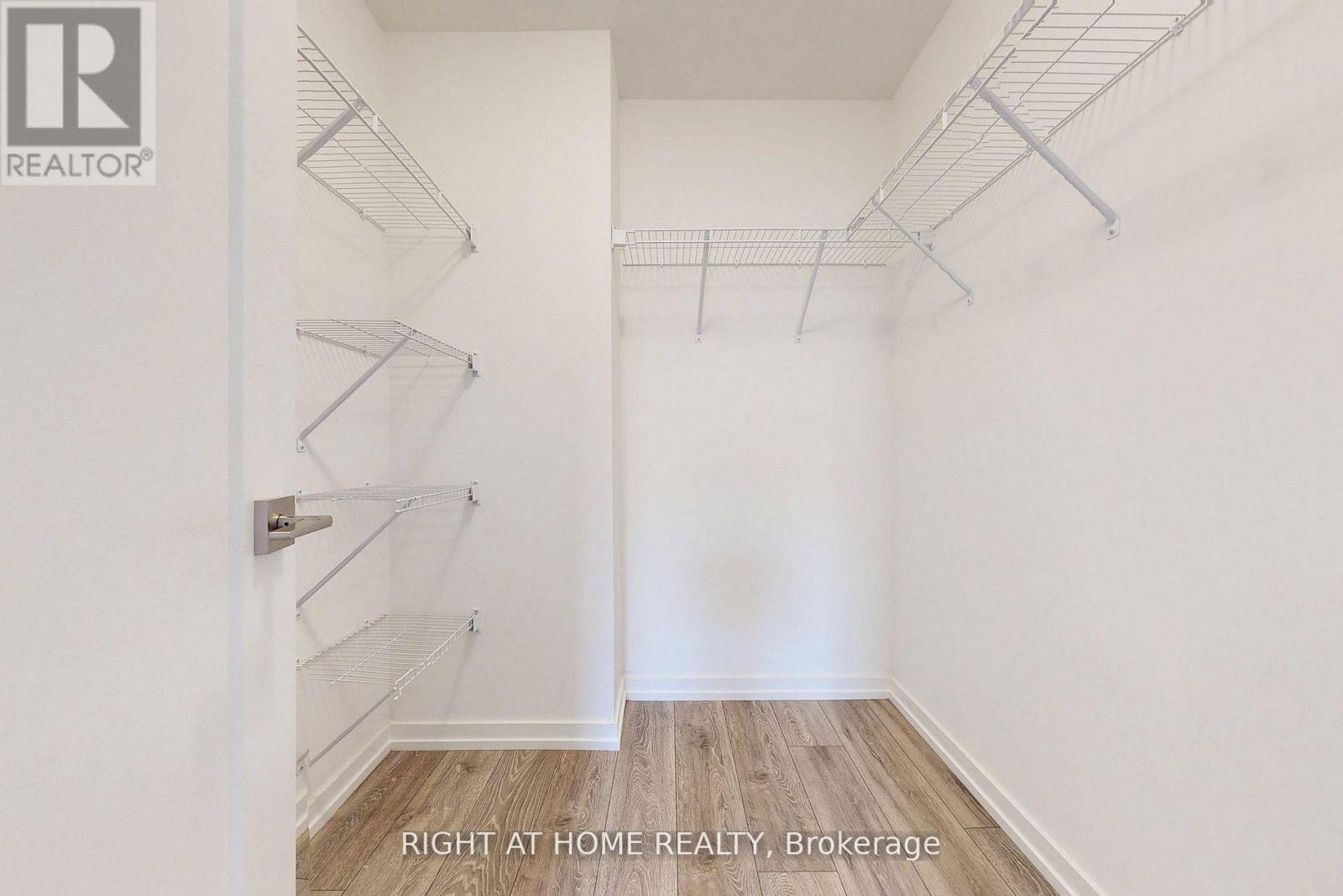 4 - 17 Lytham Green Circle, Newmarket, Ontario  L3Y 0H4 - Photo 14 - N12597976