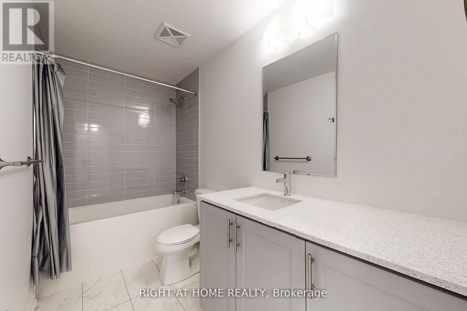 4 - 17 Lytham Green Circle, Newmarket, Ontario  L3Y 0H4 - Photo 21 - N12597976