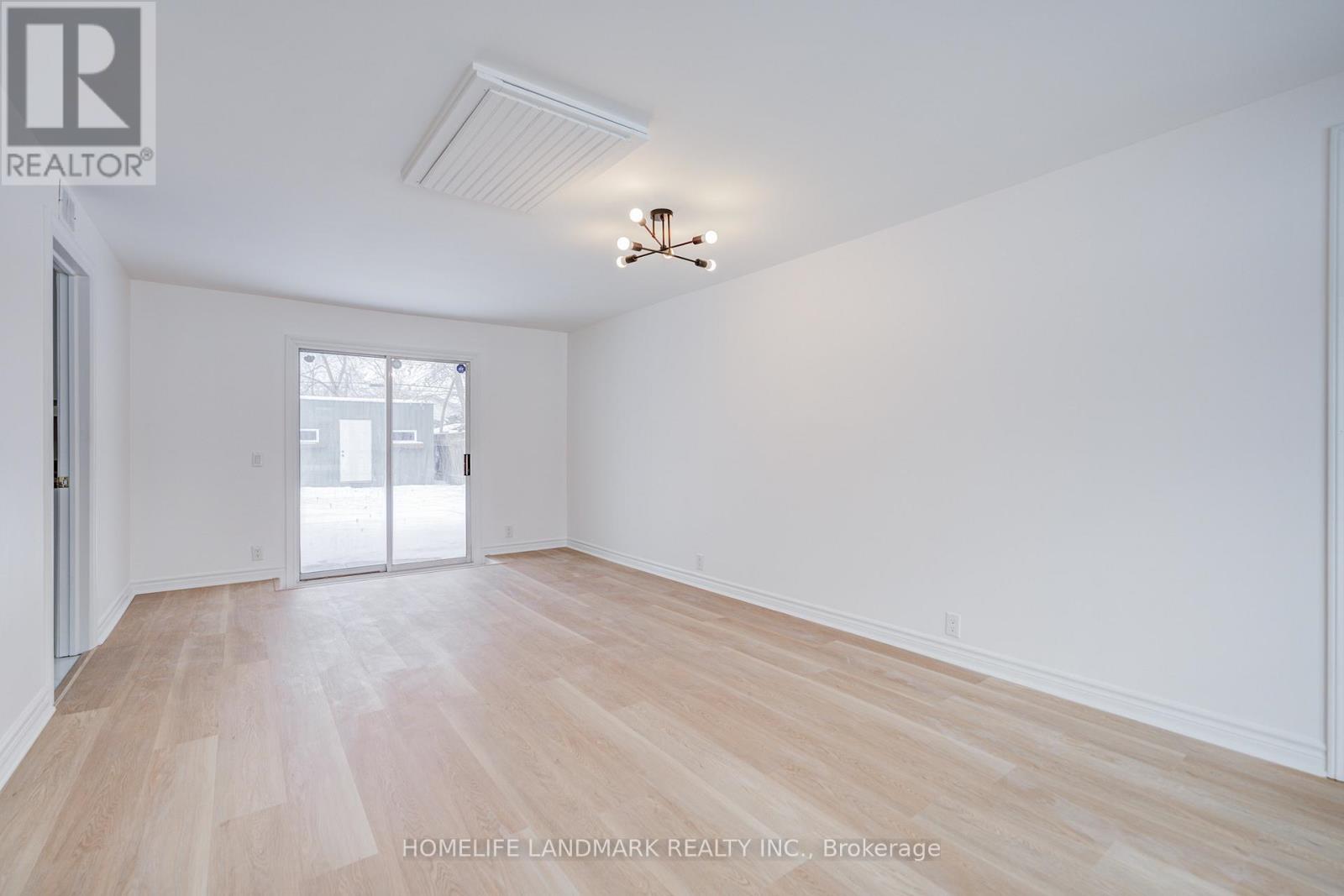 306 Terrace Drive, Georgina, Ontario  L4P 2Y8 - Photo 13 - N12597998