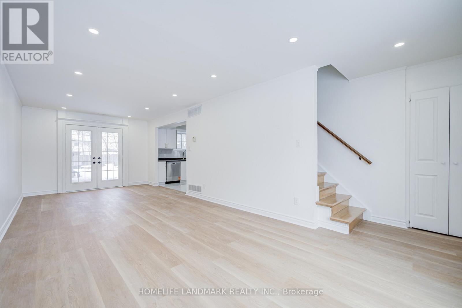 306 Terrace Drive, Georgina, Ontario  L4P 2Y8 - Photo 4 - N12597998