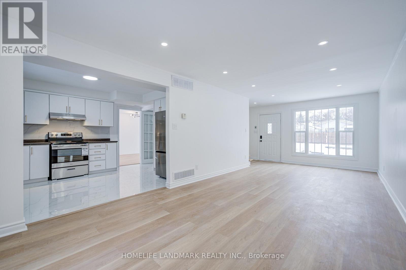 306 Terrace Drive, Georgina, Ontario  L4P 2Y8 - Photo 5 - N12597998