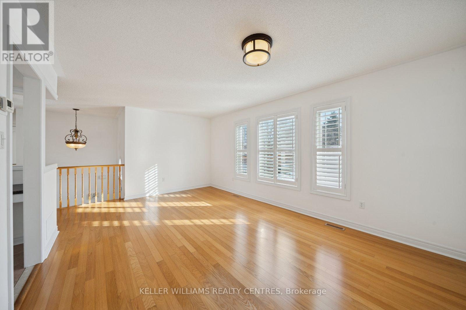 10 Margaret Place, Georgina, Ontario  L4P 3X2 - Photo 16 - N12598004