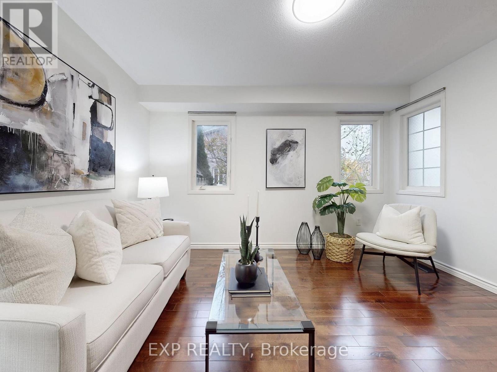 98 Lowther Avenue, Richmond Hill, Ontario  L4E 4P3 - Photo 6 - N12598092