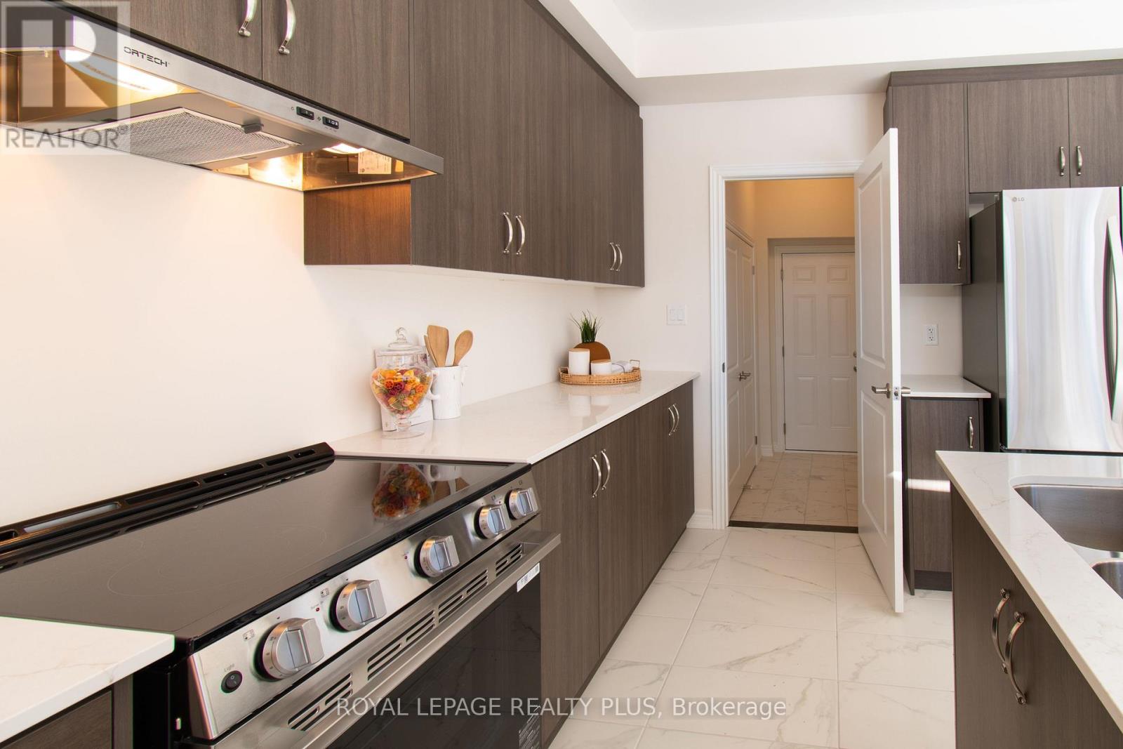 147 Dovedale Drive, Georgina, Ontario  L4P 0S6 - Photo 16 - N12598128