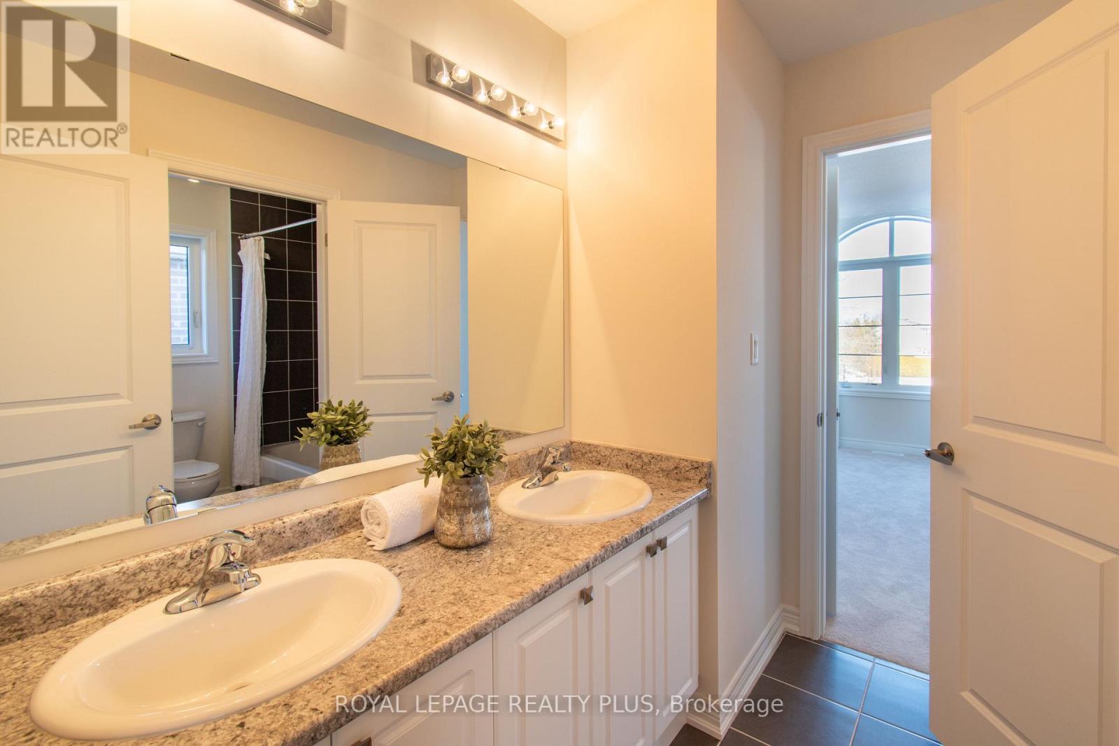 147 Dovedale Drive, Georgina, Ontario  L4P 0S6 - Photo 21 - N12598128