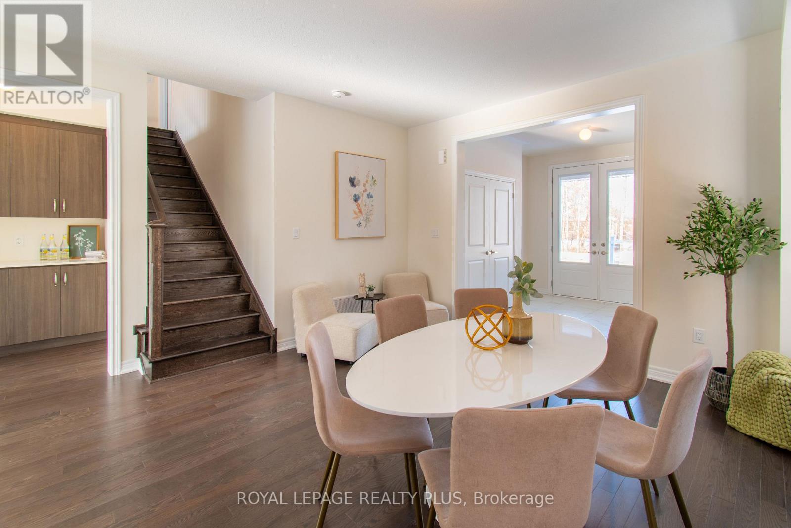 147 Dovedale Drive, Georgina, Ontario  L4P 0S6 - Photo 8 - N12598128