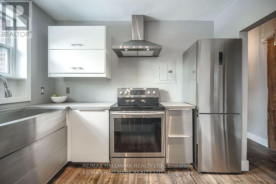 Upper - 6 Thirty First Street, Toronto, Ontario  M8W 3E8 - Photo 12 - W12597922