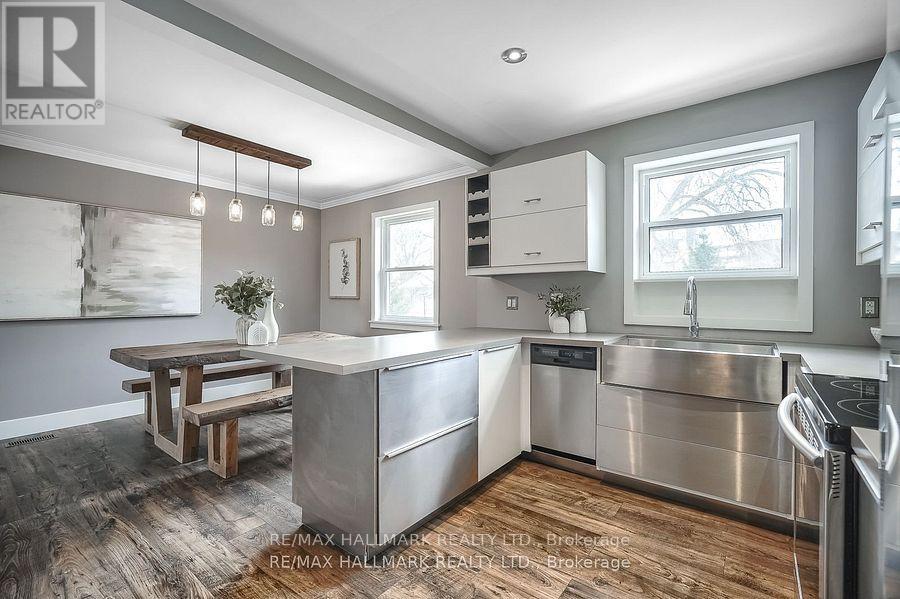 Upper - 6 Thirty First Street, Toronto, Ontario  M8W 3E8 - Photo 13 - W12597922