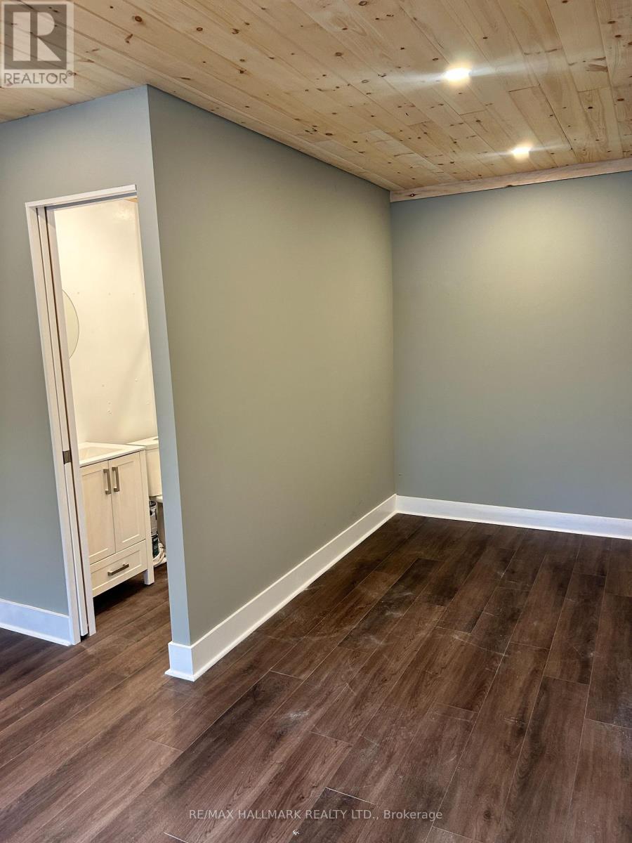 Upper - 6 Thirty First Street, Toronto, Ontario  M8W 3E8 - Photo 6 - W12597922