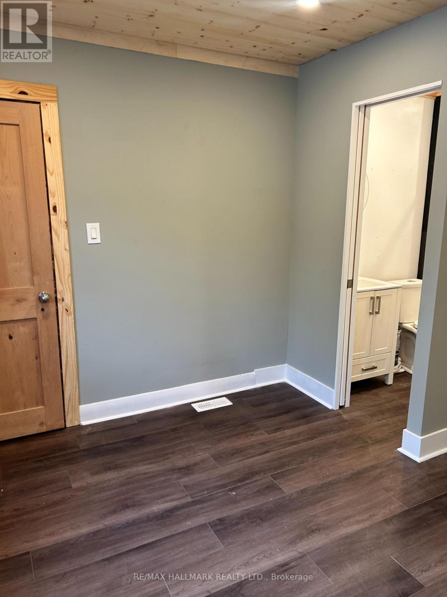 Upper - 6 Thirty First Street, Toronto, Ontario  M8W 3E8 - Photo 7 - W12597922