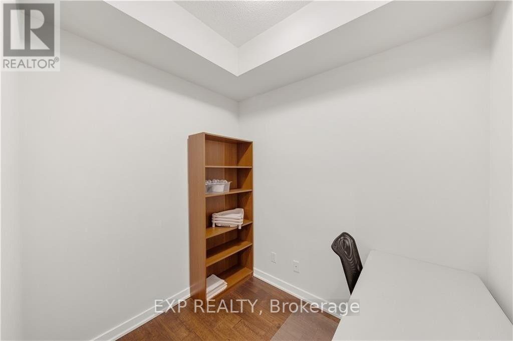 2208 - 4070 Confederation Parkway, Mississauga, Ontario  L5B 0E9 - Photo 13 - W12597990