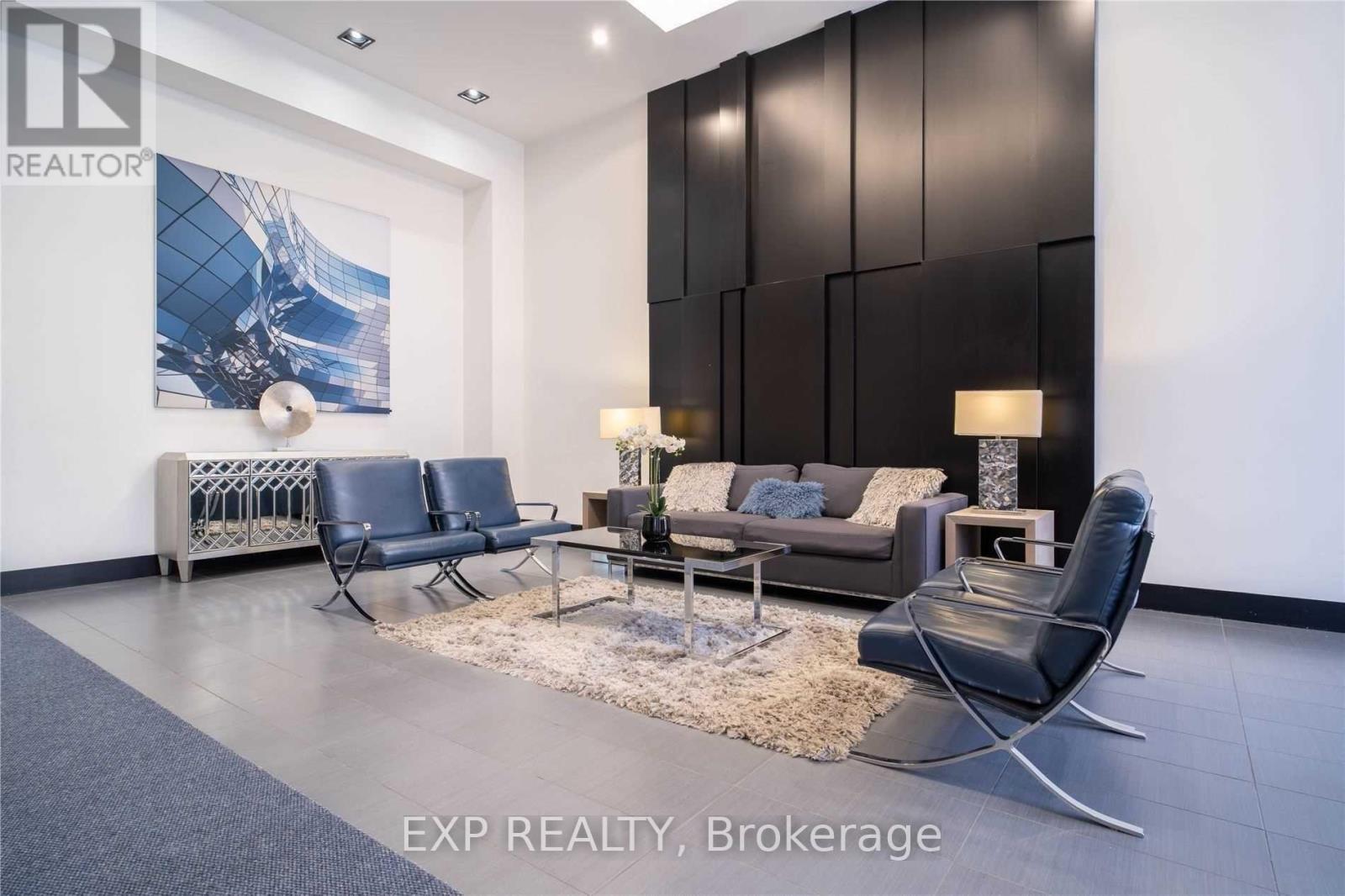 2208 - 4070 Confederation Parkway, Mississauga, Ontario  L5B 0E9 - Photo 3 - W12597990