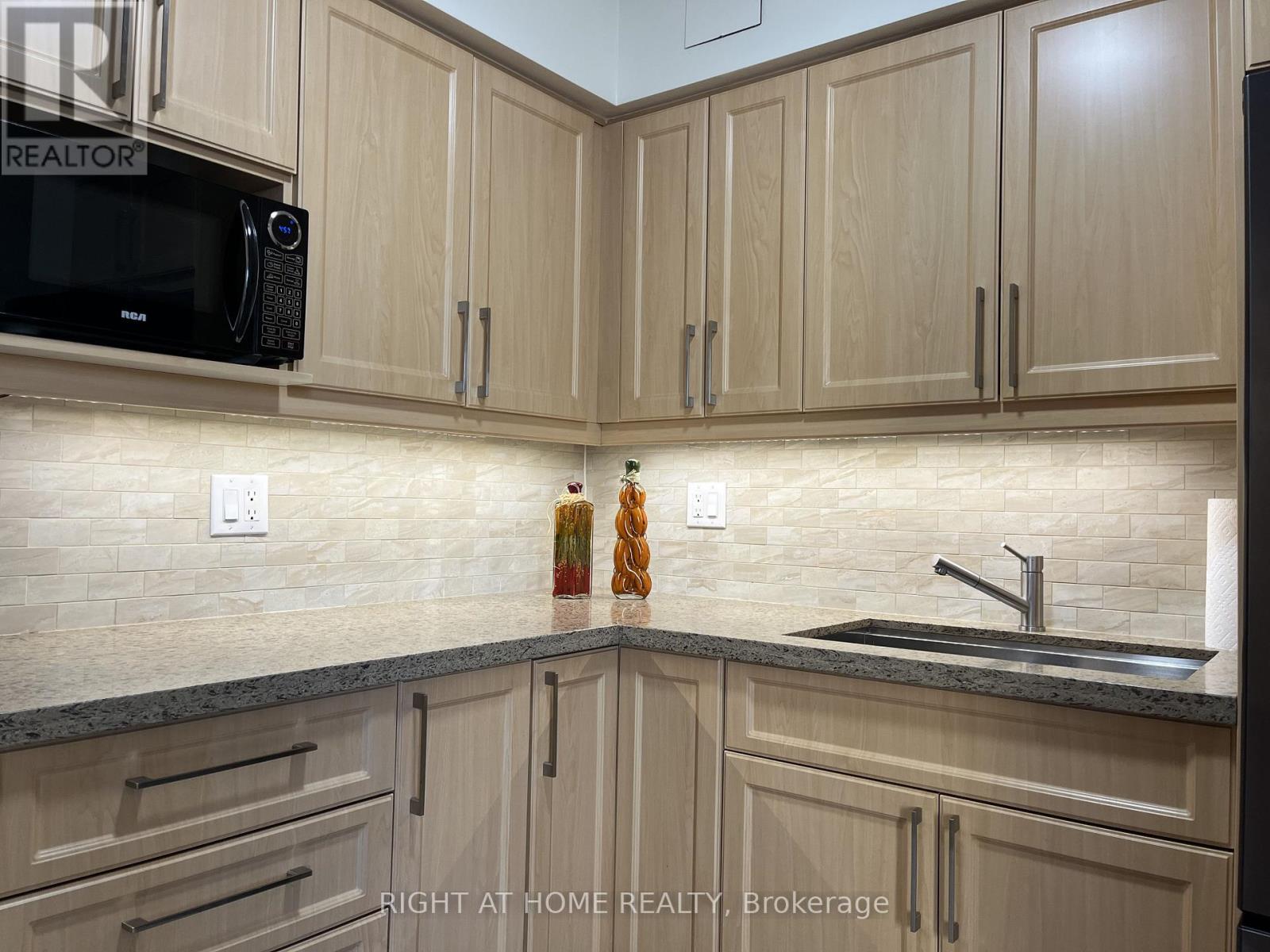 617 - 60 Southport Street, Toronto, Ontario  M6S 3N4 - Photo 15 - W12598002