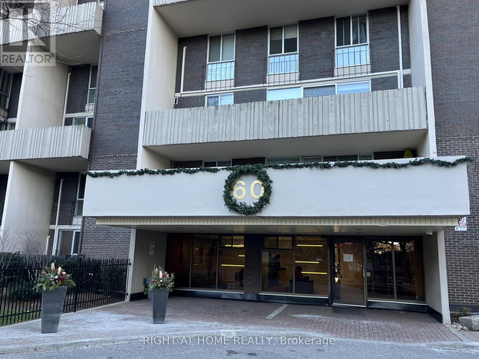 617 - 60 Southport Street, Toronto, Ontario  M6S 3N4 - Photo 2 - W12598002