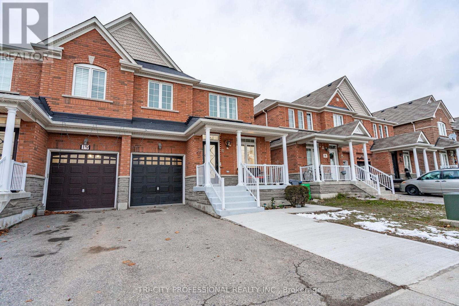 17 Sleightholme Crescent, Brampton, Ontario  L6P 3C2 - Photo 2 - W12598012