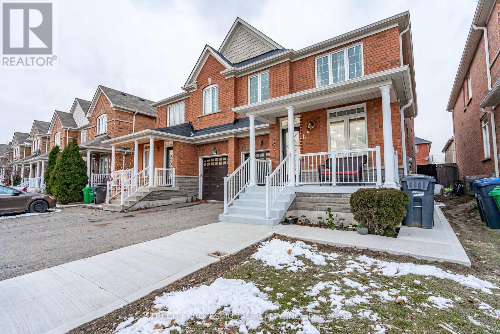 17 Sleightholme Crescent, Brampton, Ontario  L6P 3C2 - Photo 3 - W12598012