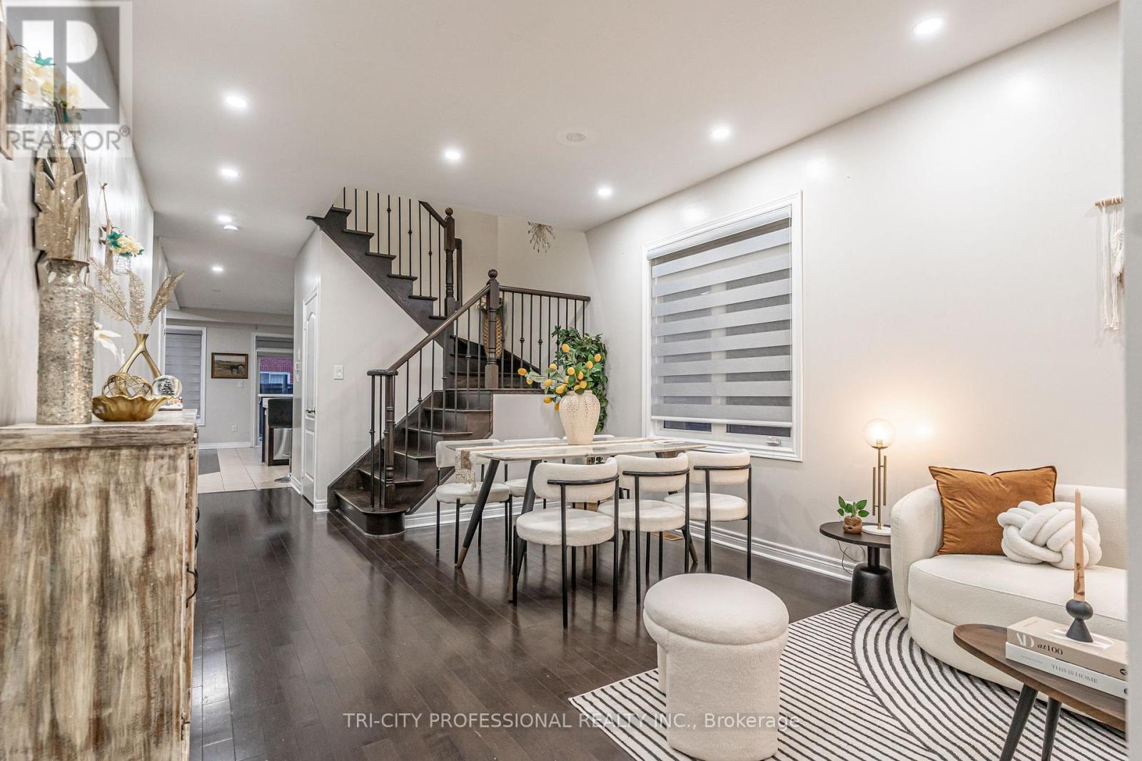 17 Sleightholme Crescent, Brampton, Ontario  L6P 3C2 - Photo 5 - W12598012