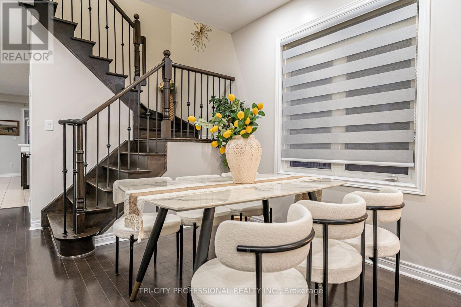 17 Sleightholme Crescent, Brampton, Ontario  L6P 3C2 - Photo 8 - W12598012