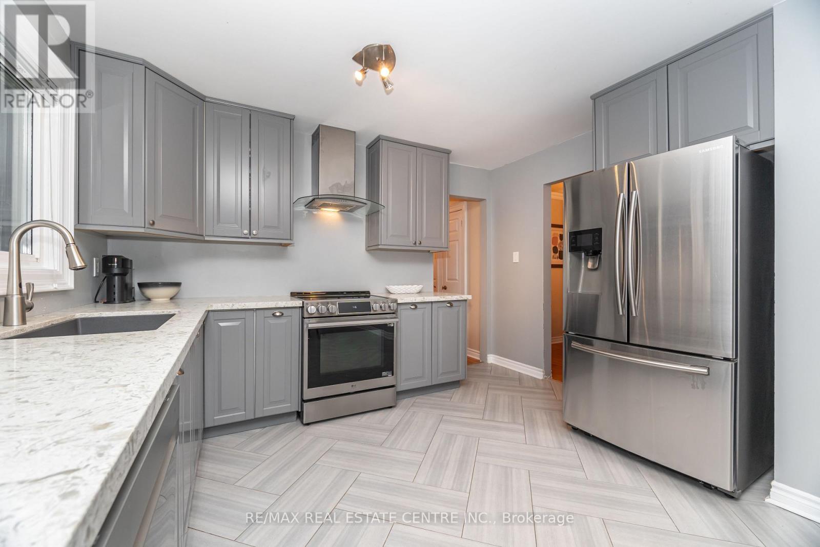 4262 Poltava Crescent, Mississauga, Ontario  L4W 3C2 - Photo 11 - W12598042