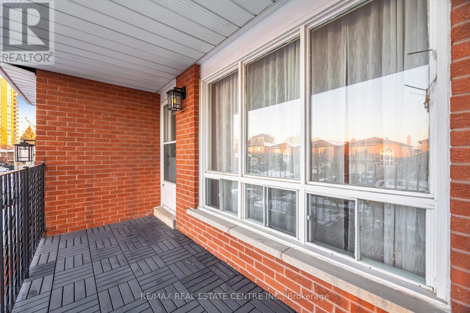 4262 Poltava Crescent, Mississauga, Ontario  L4W 3C2 - Photo 17 - W12598042