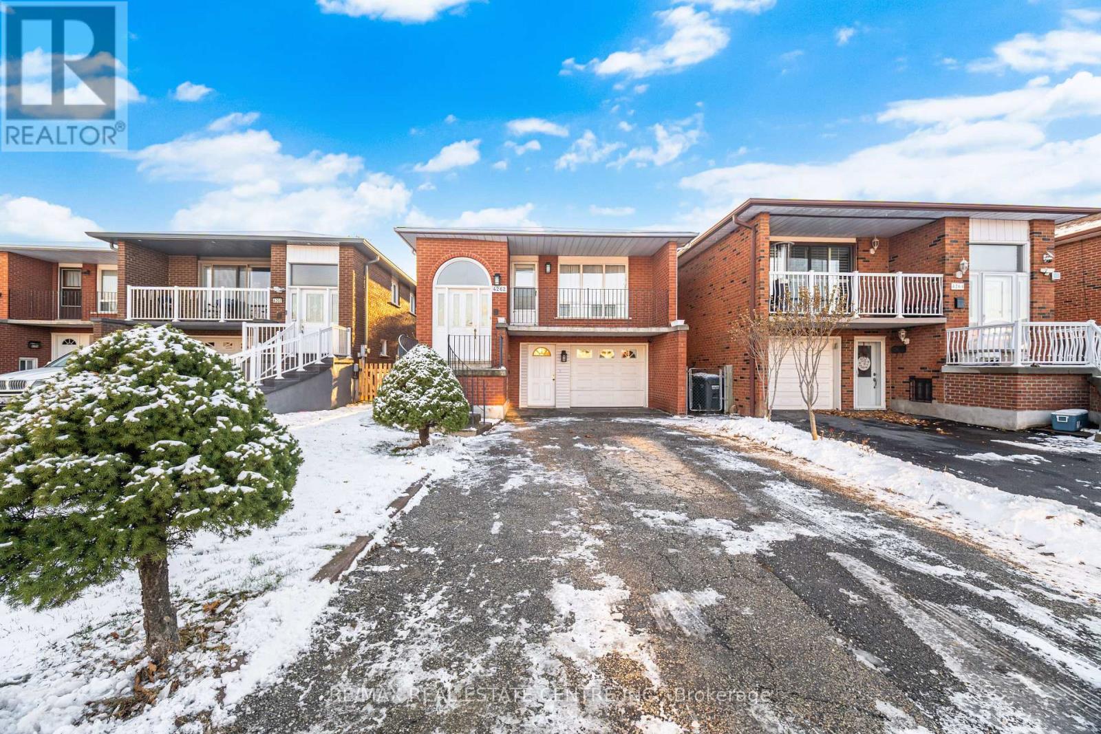 4262 Poltava Crescent, Mississauga, Ontario  L4W 3C2 - Photo 3 - W12598042