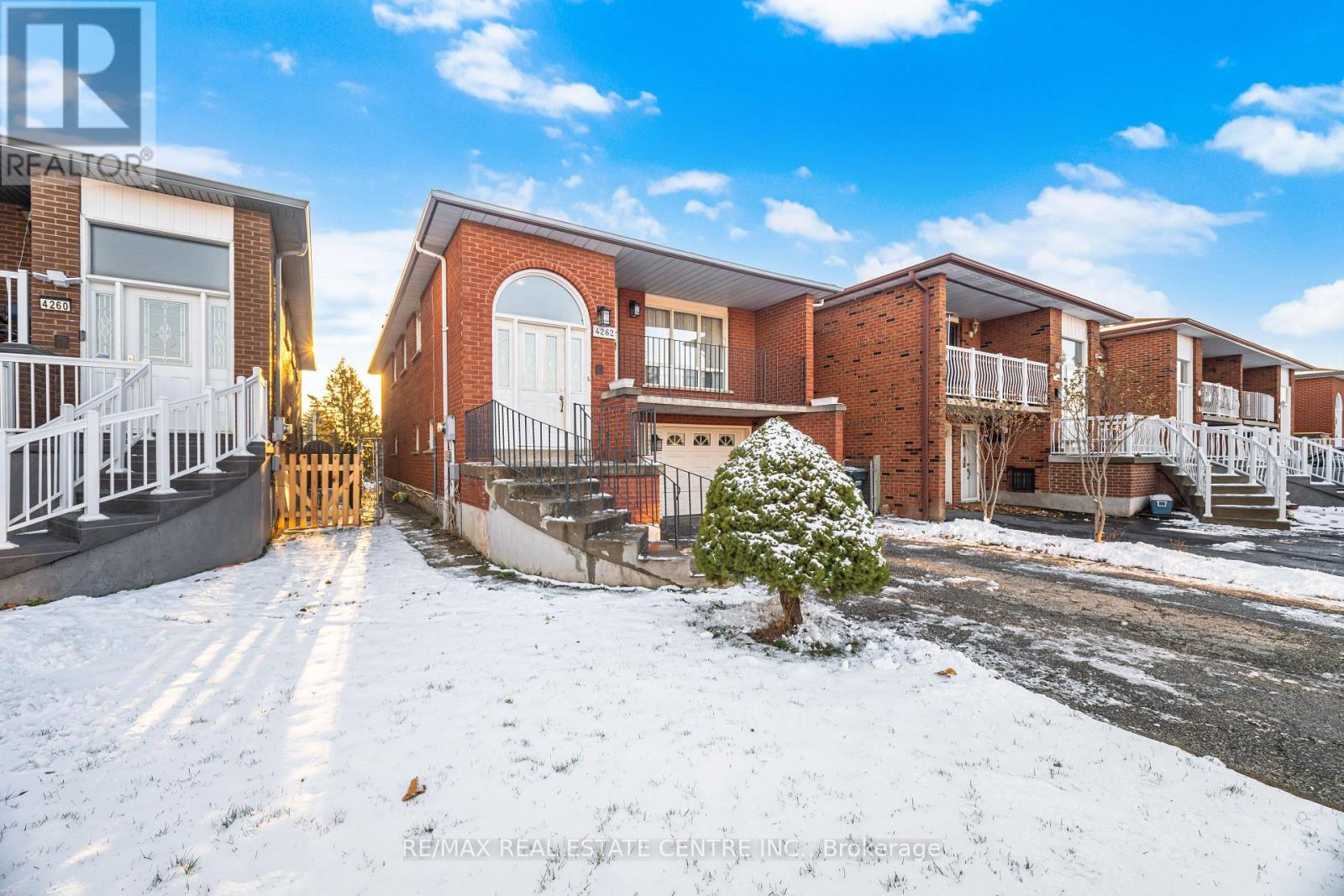 4262 Poltava Crescent, Mississauga, Ontario  L4W 3C2 - Photo 4 - W12598042