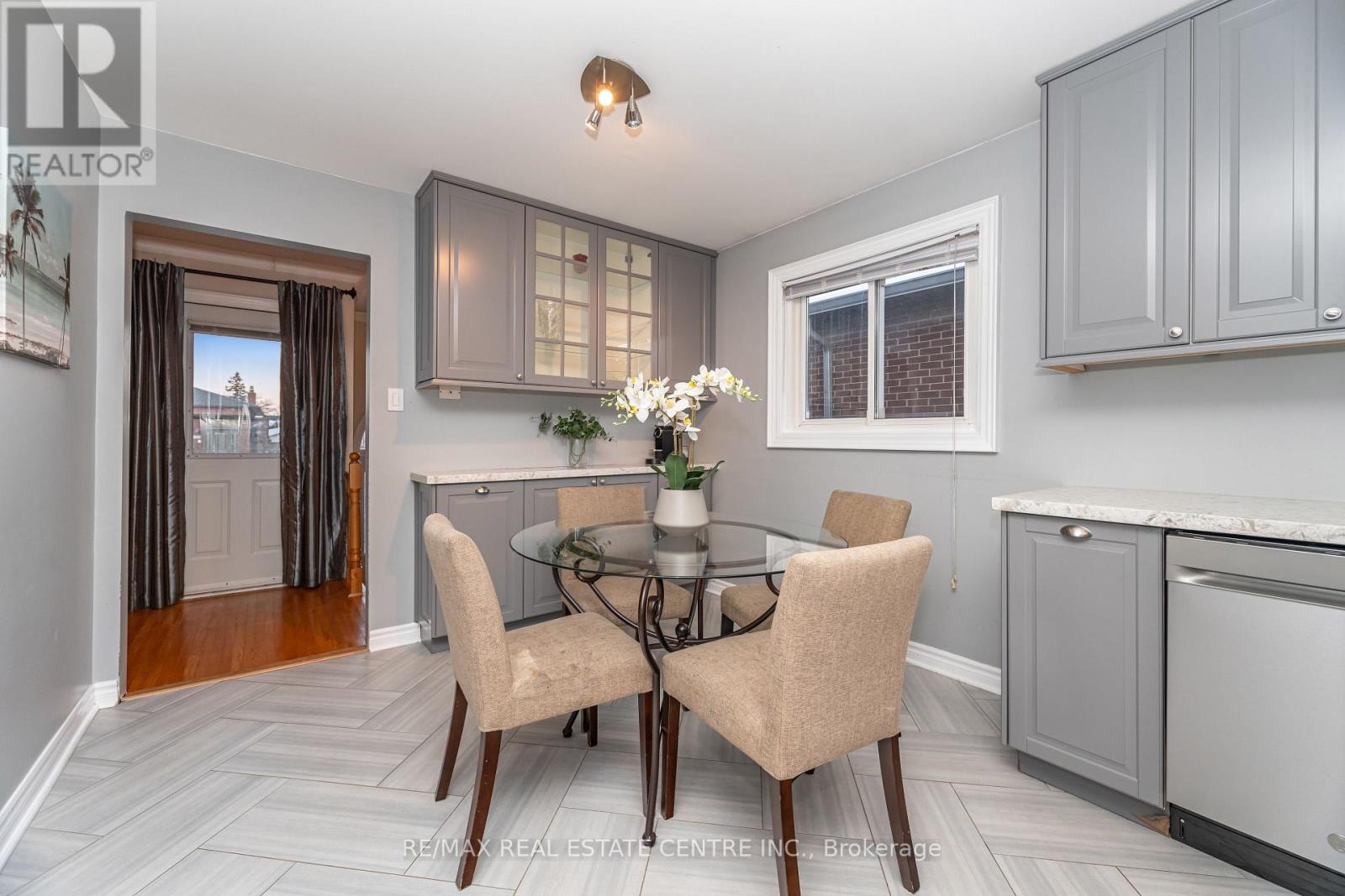 4262 Poltava Crescent, Mississauga, Ontario  L4W 3C2 - Photo 8 - W12598042