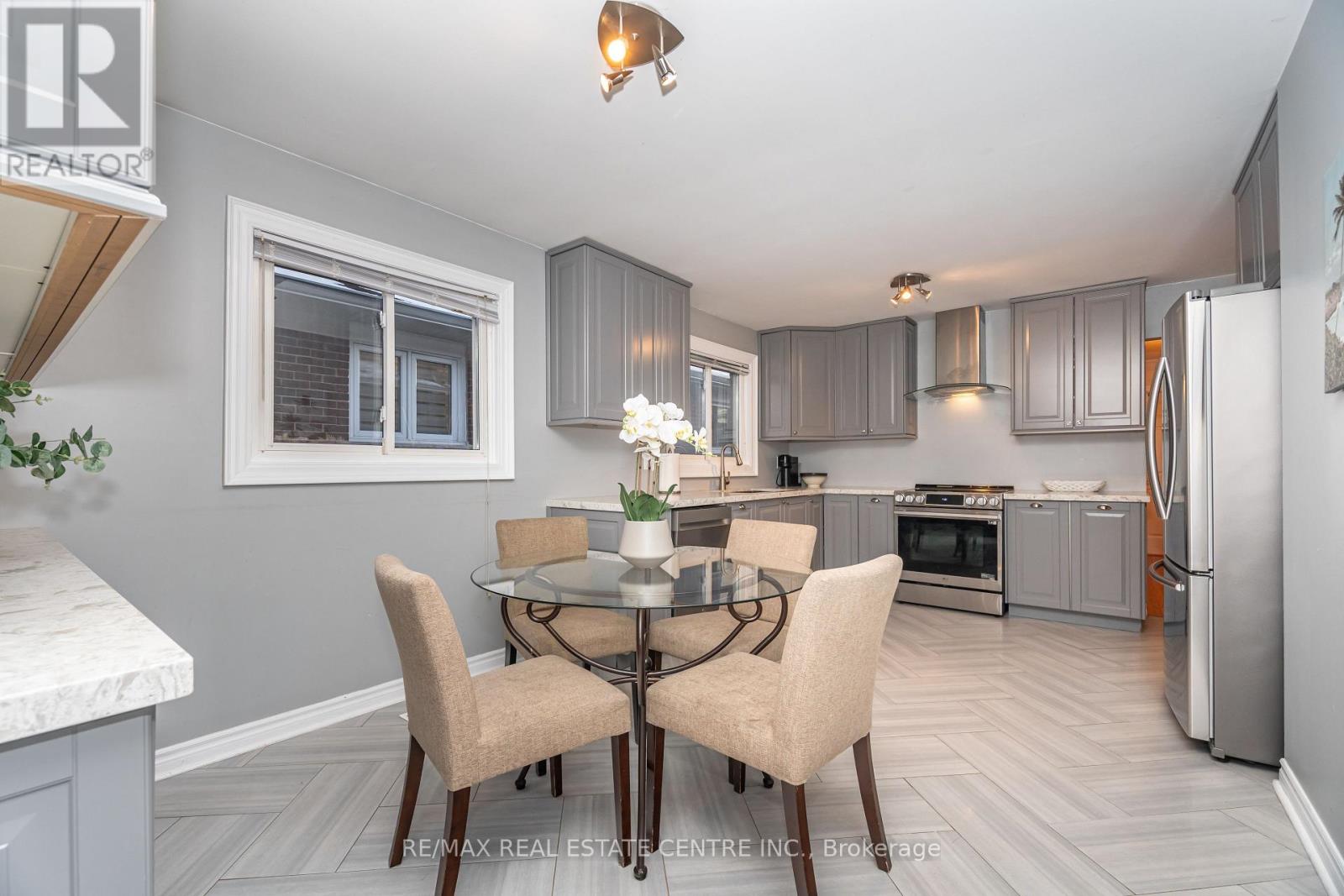 4262 Poltava Crescent, Mississauga, Ontario  L4W 3C2 - Photo 9 - W12598042