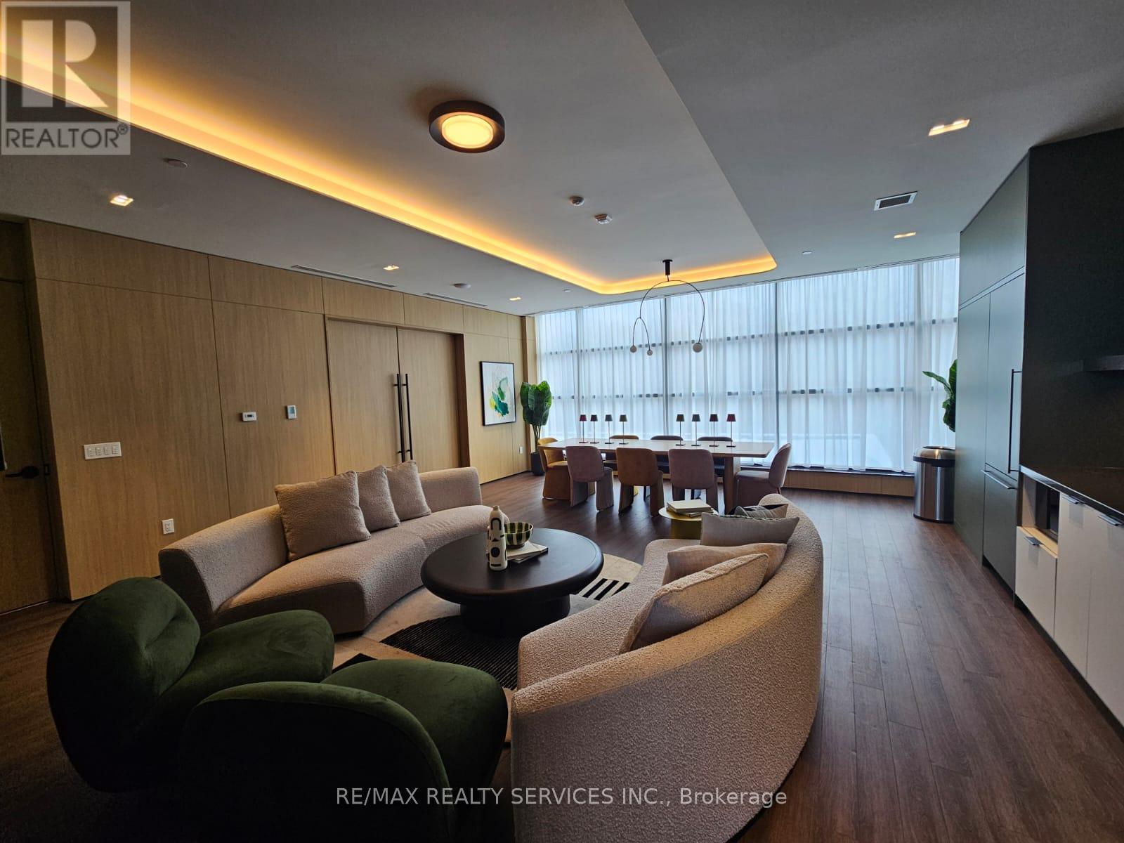 720 Whitlock Avenue, Milton (Wi Willmott), Ontario  L9E 2B9 - Photo 38 - W12598120