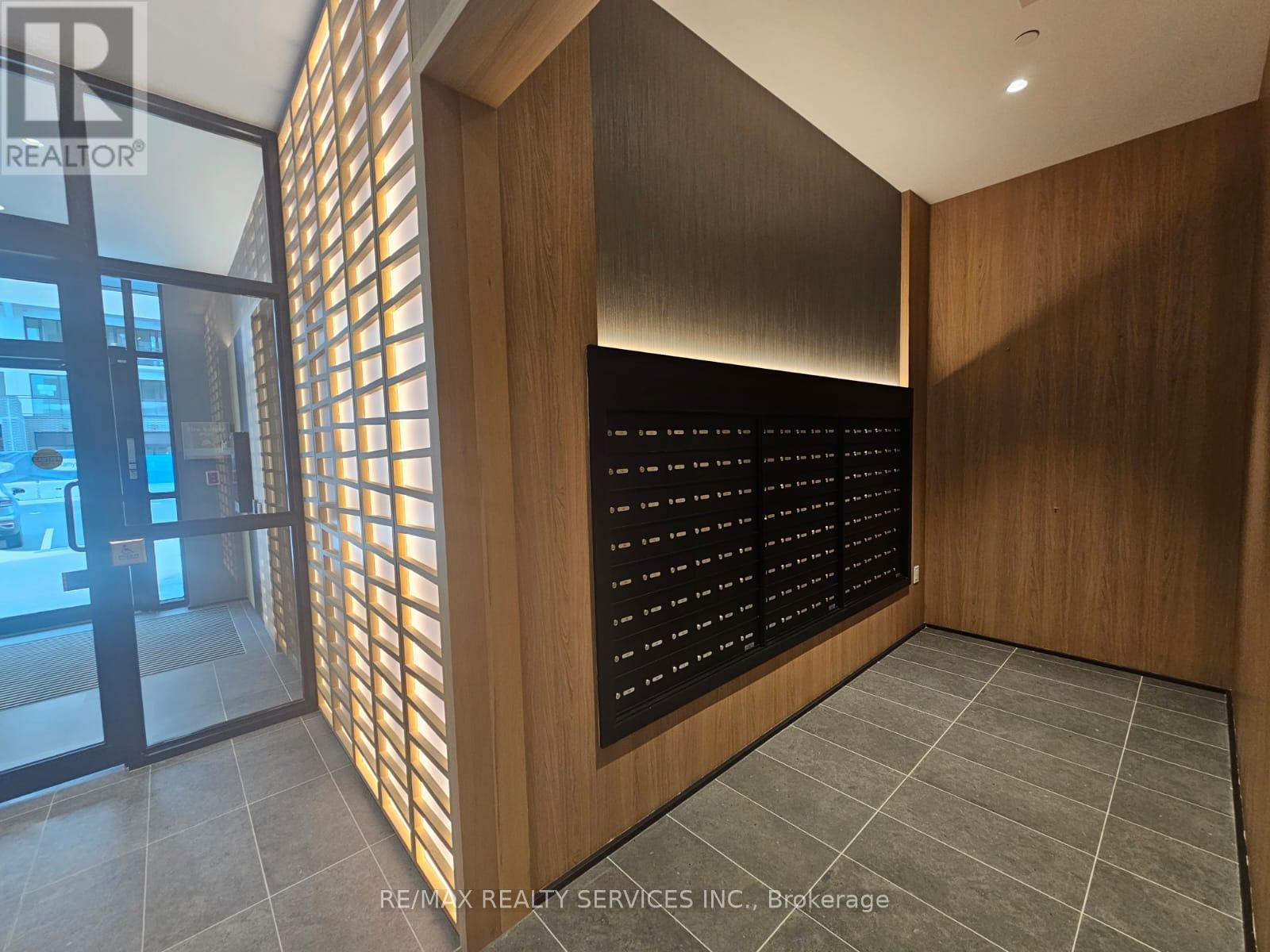 720 Whitlock Avenue, Milton (Wi Willmott), Ontario  L9E 2B9 - Photo 6 - W12598120