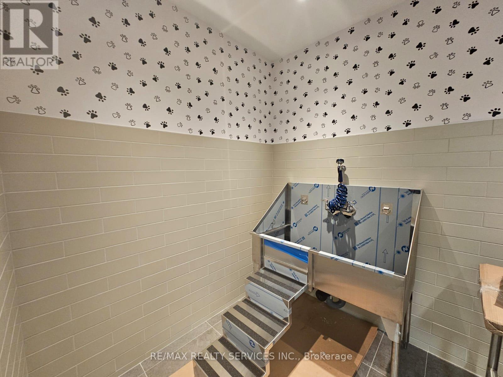 720 Whitlock Avenue, Milton (Wi Willmott), Ontario  L9E 2B9 - Photo 7 - W12598120