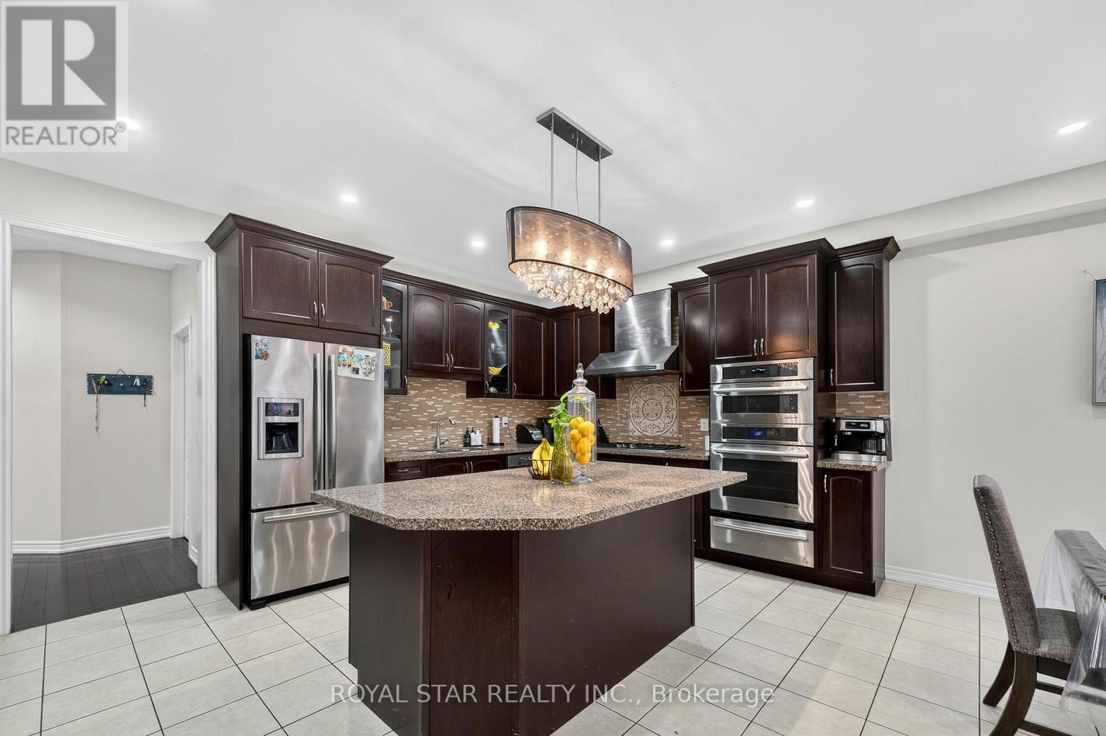 61 Aldersgate Drive, Brampton, Ontario  L7A 3Z9 - Photo 13 - W12598132