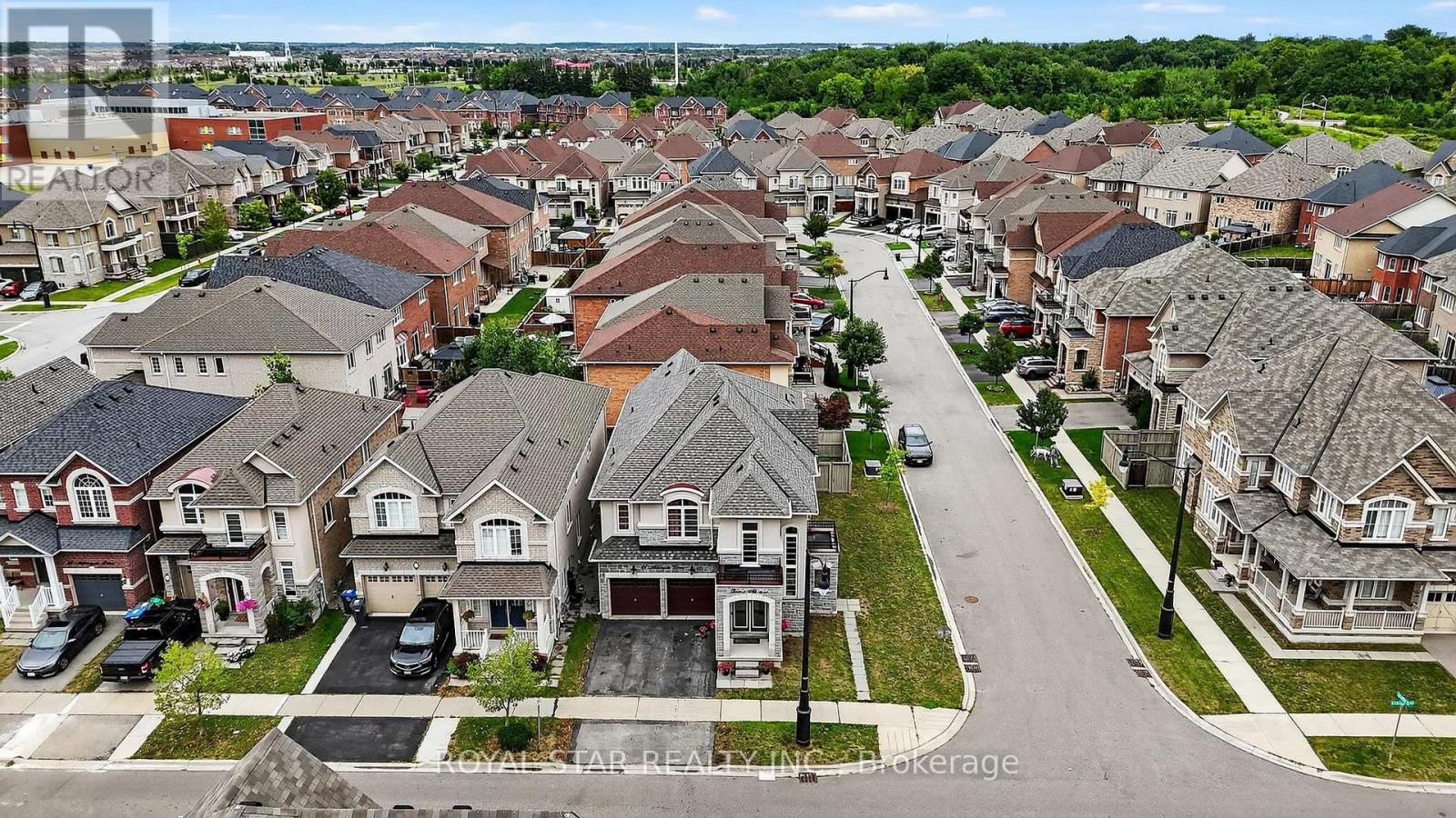 61 Aldersgate Drive, Brampton, Ontario  L7A 3Z9 - Photo 3 - W12598132