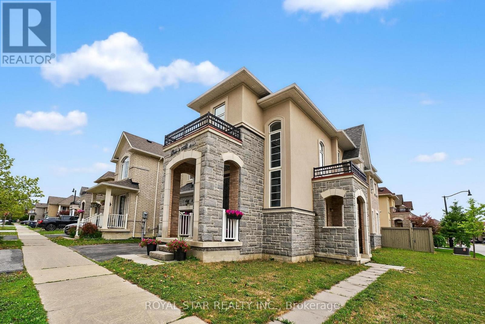 61 Aldersgate Drive, Brampton, Ontario  L7A 3Z9 - Photo 4 - W12598132