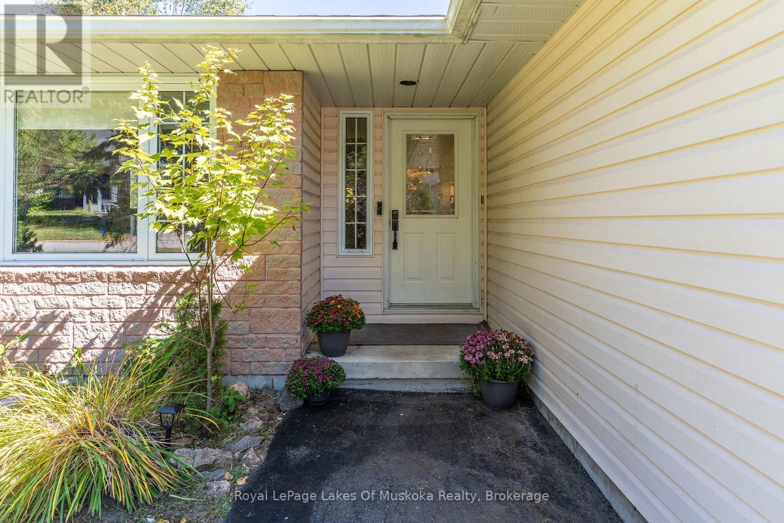 22 Knotty Pine Trail, Huntsville, Ontario  P1H 1S7 - Photo 3 - X12598228