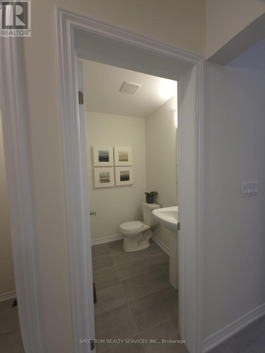 19 Inverness Way, Bradford West Gwillimbury (Bradford), Ontario  L3Z 0W4 - Photo 10 - N12596914