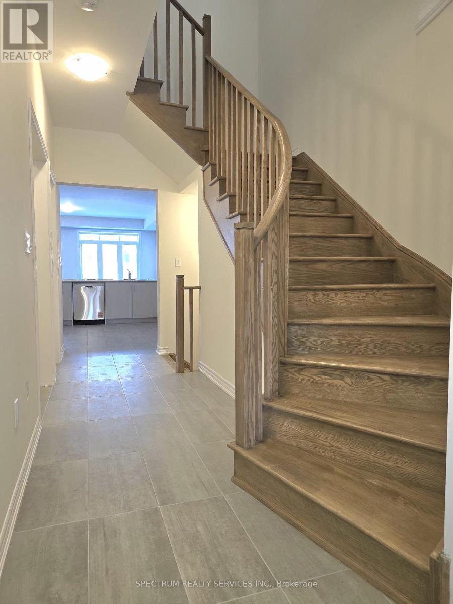 19 Inverness Way, Bradford West Gwillimbury (Bradford), Ontario  L3Z 0W4 - Photo 12 - N12596914