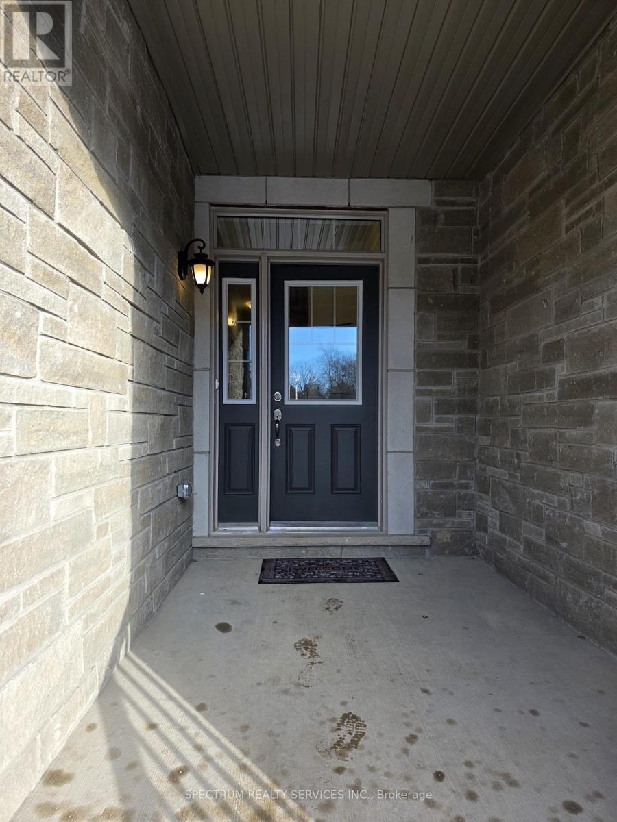 19 Inverness Way, Bradford West Gwillimbury (Bradford), Ontario  L3Z 0W4 - Photo 3 - N12596914