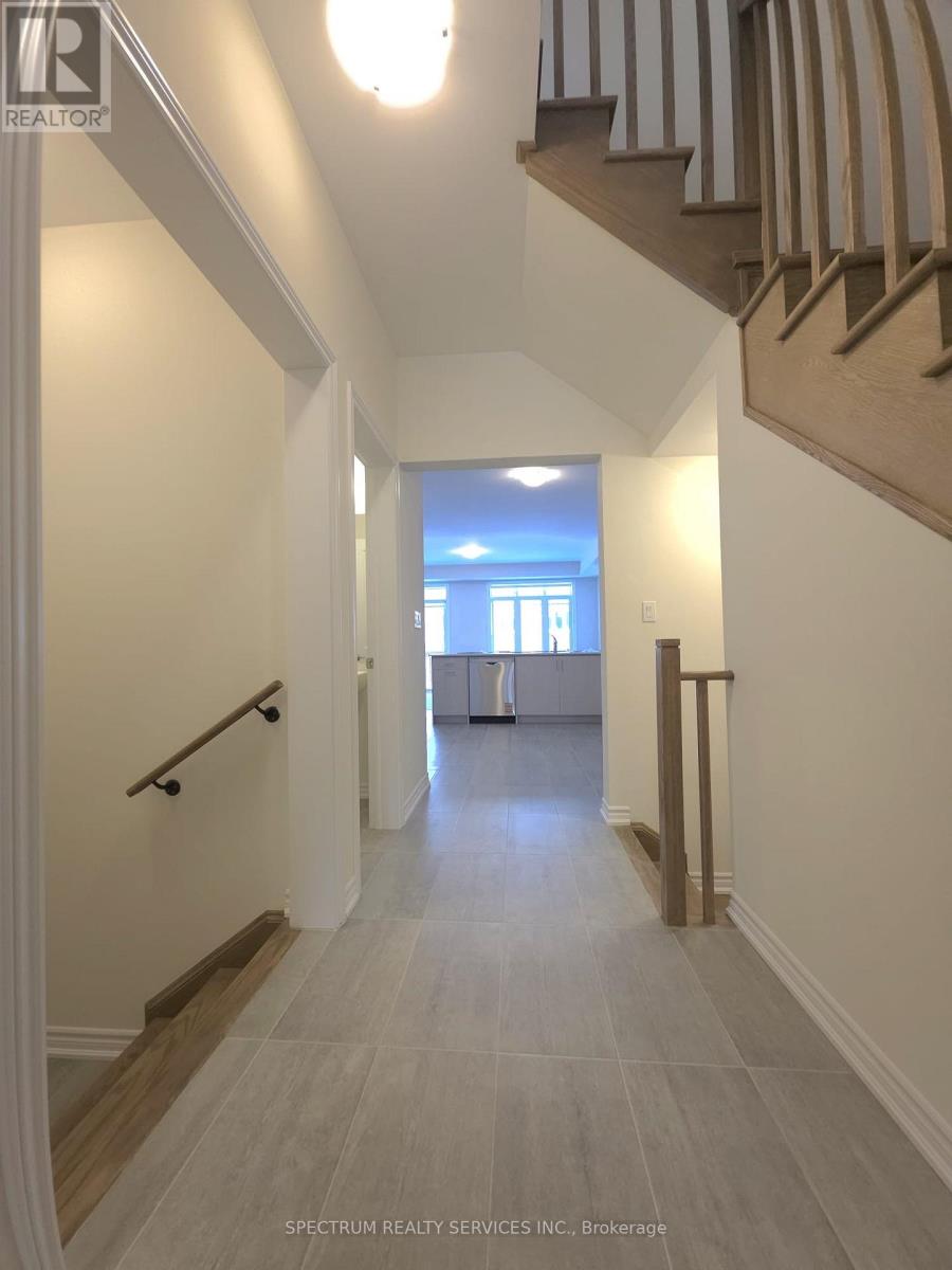 19 Inverness Way, Bradford West Gwillimbury (Bradford), Ontario  L3Z 0W4 - Photo 11 - N12596914