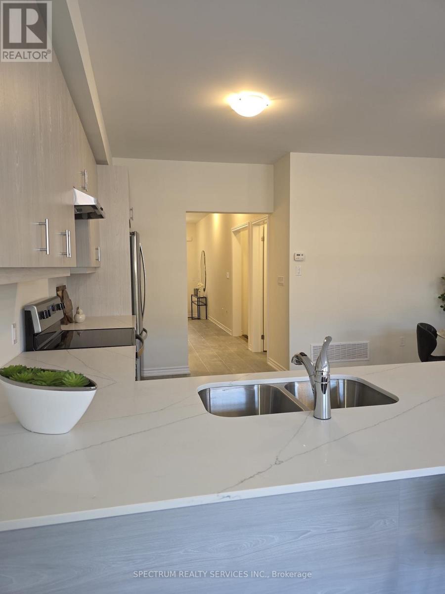 19 Inverness Way, Bradford West Gwillimbury (Bradford), Ontario  L3Z 0W4 - Photo 6 - N12596914