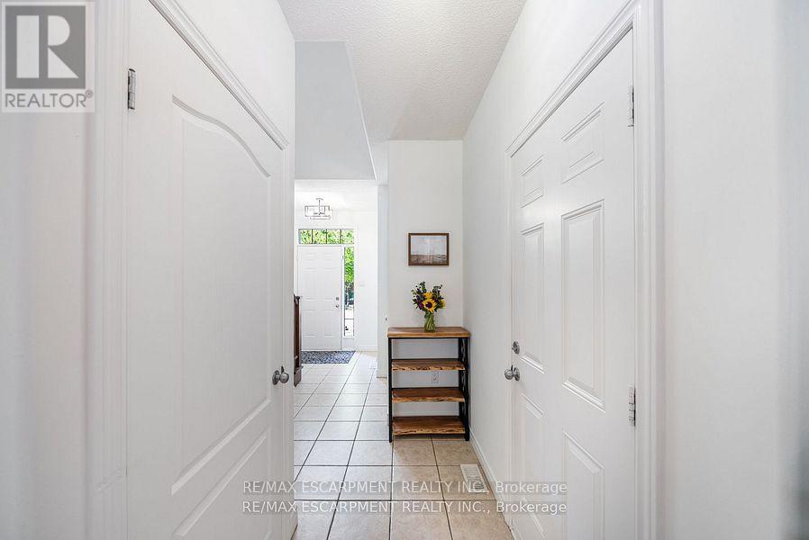 4 - 10 Liddycoat Lane, Hamilton, Ontario  L9G 0A7 - Photo 7 - X12597964