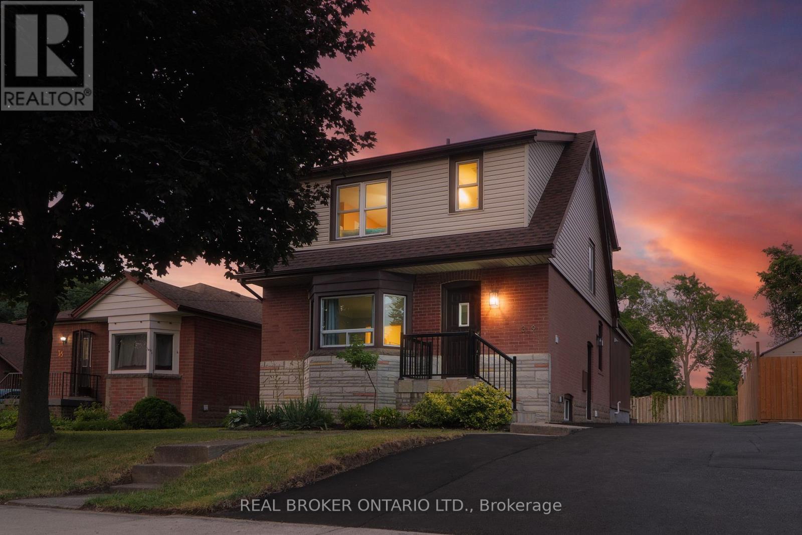 39 Cloverhill Road, Hamilton, Ontario  L9C 3L6 - Photo 1 - X12598026