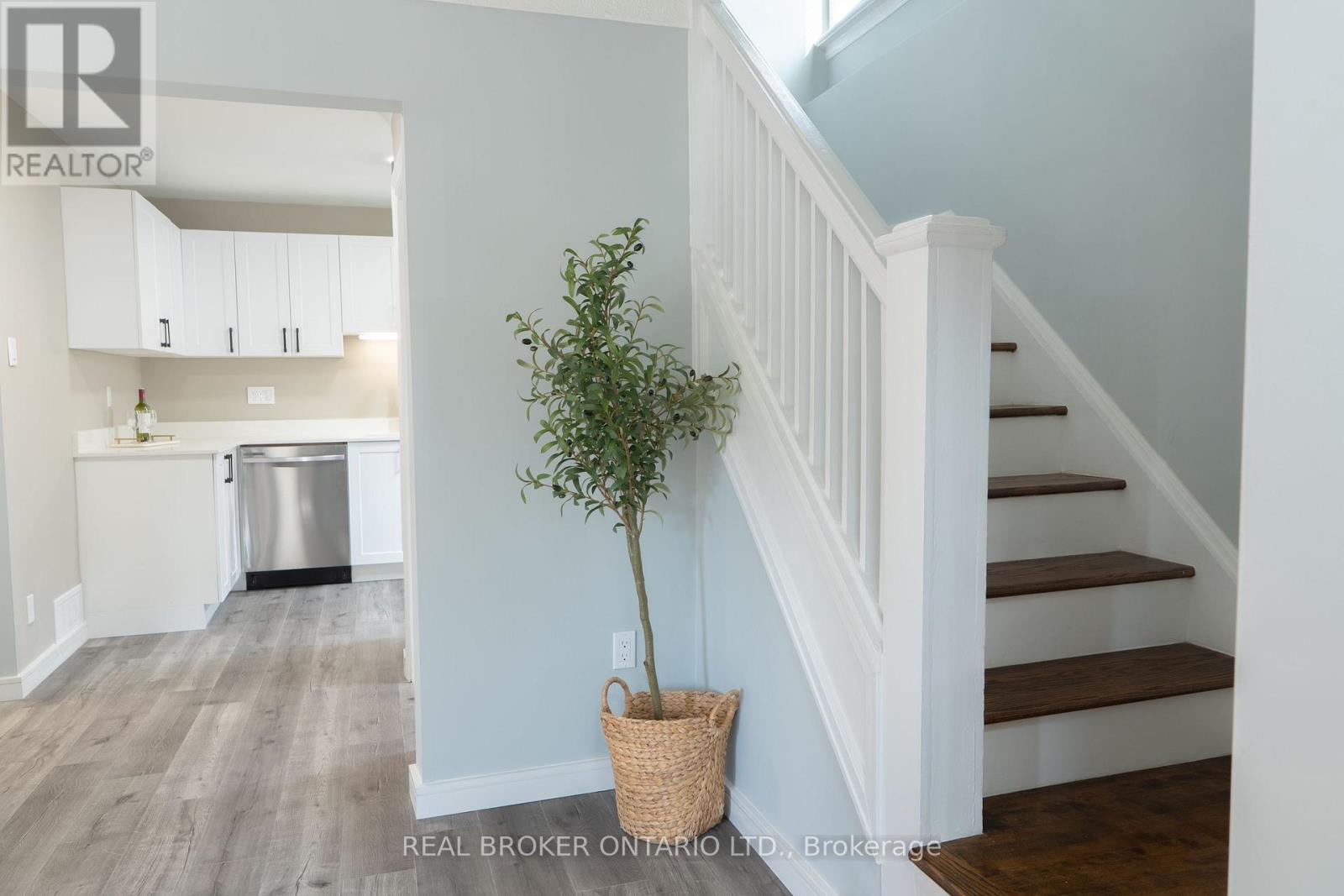 39 Cloverhill Road, Hamilton, Ontario  L9C 3L6 - Photo 7 - X12598026