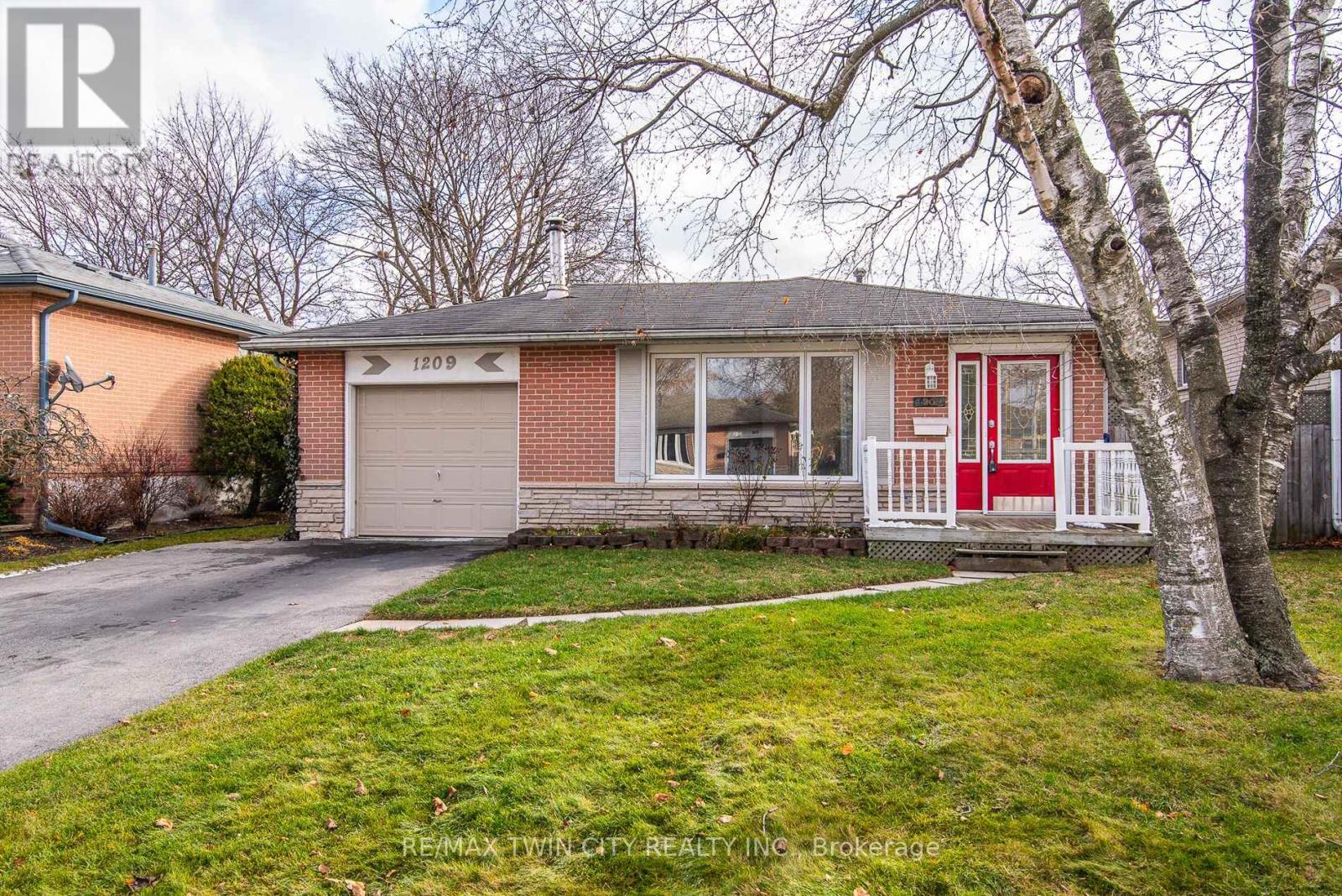 1209 Valentine Drive, Cambridge, Ontario  N3H 2P1 - Photo 1 - X12598054