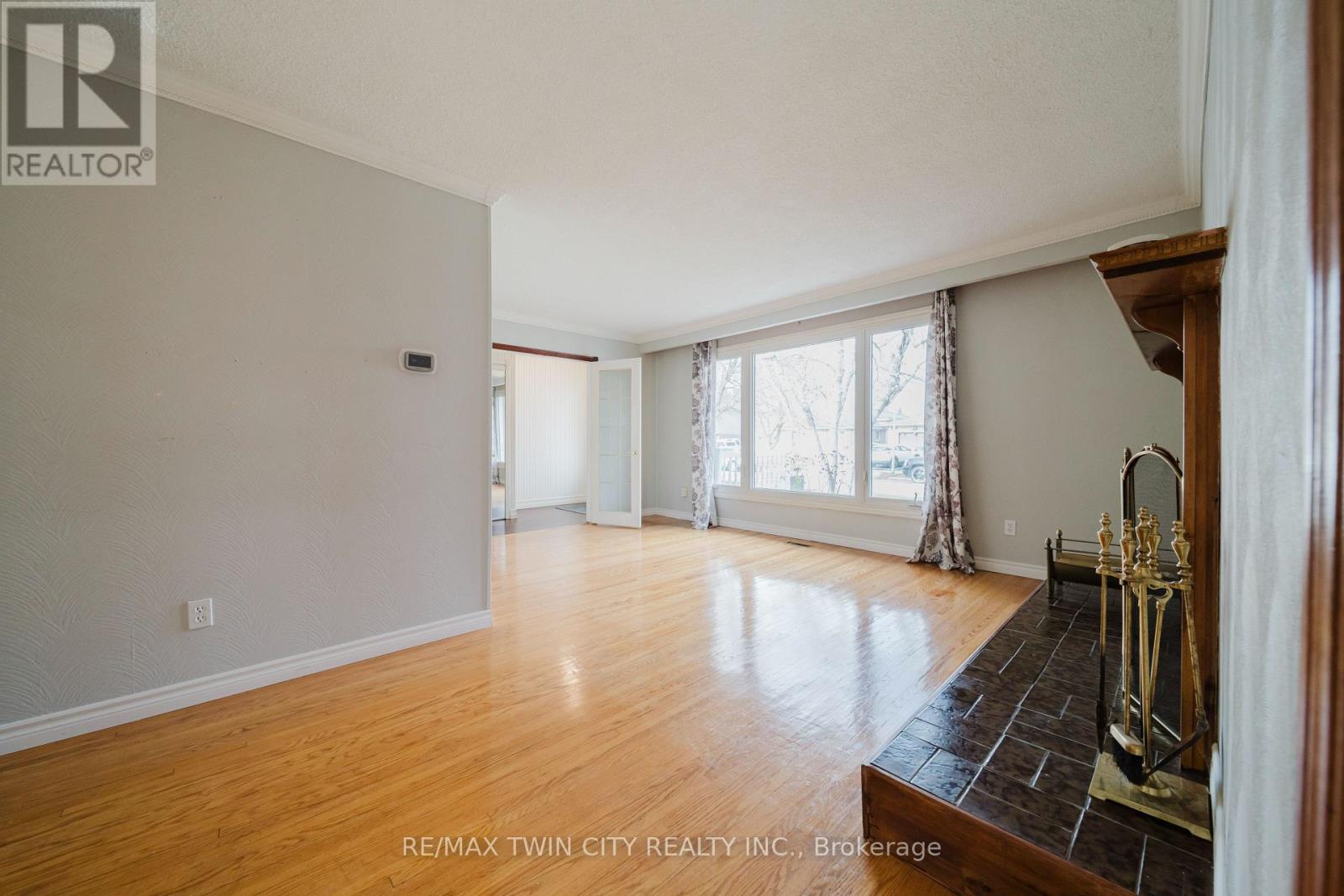 1209 Valentine Drive, Cambridge, Ontario  N3H 2P1 - Photo 6 - X12598054