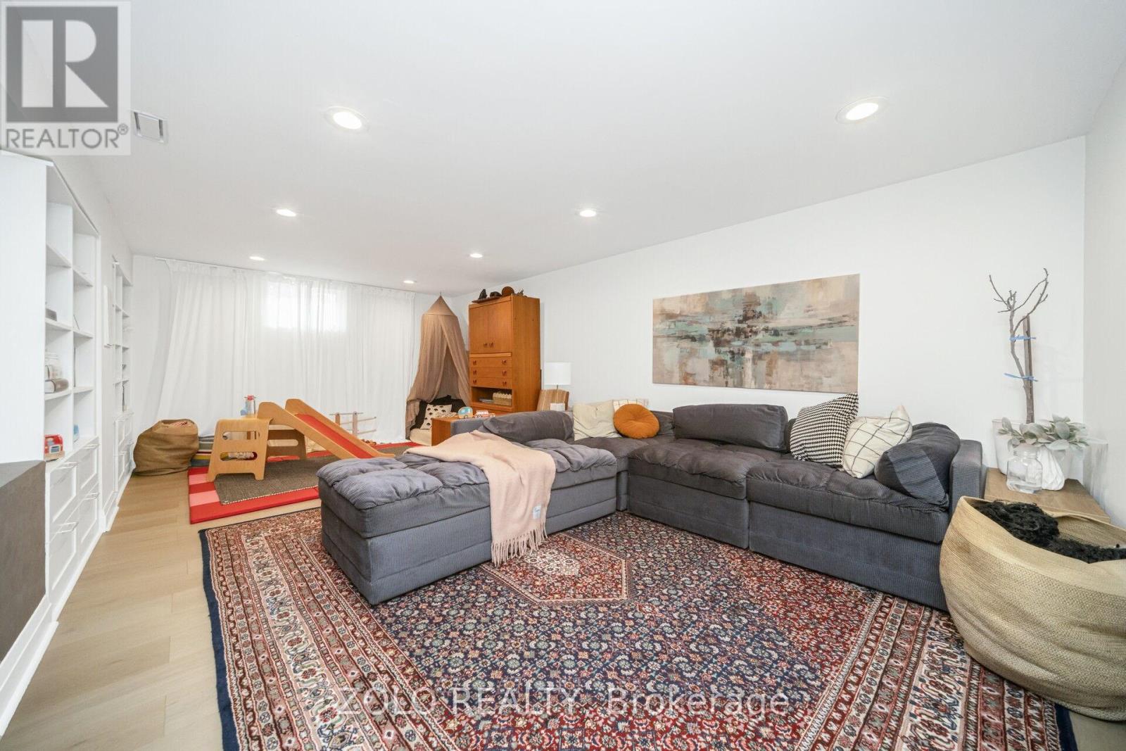 115 Welbourn Drive, Hamilton, Ontario  L9A 3N5 - Photo 11 - X12598098